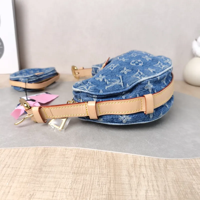 Louis Vuitton Shoulder Bag Croissant Blue Medium 25 × 5 × 15 cm — detail view 1 of 12