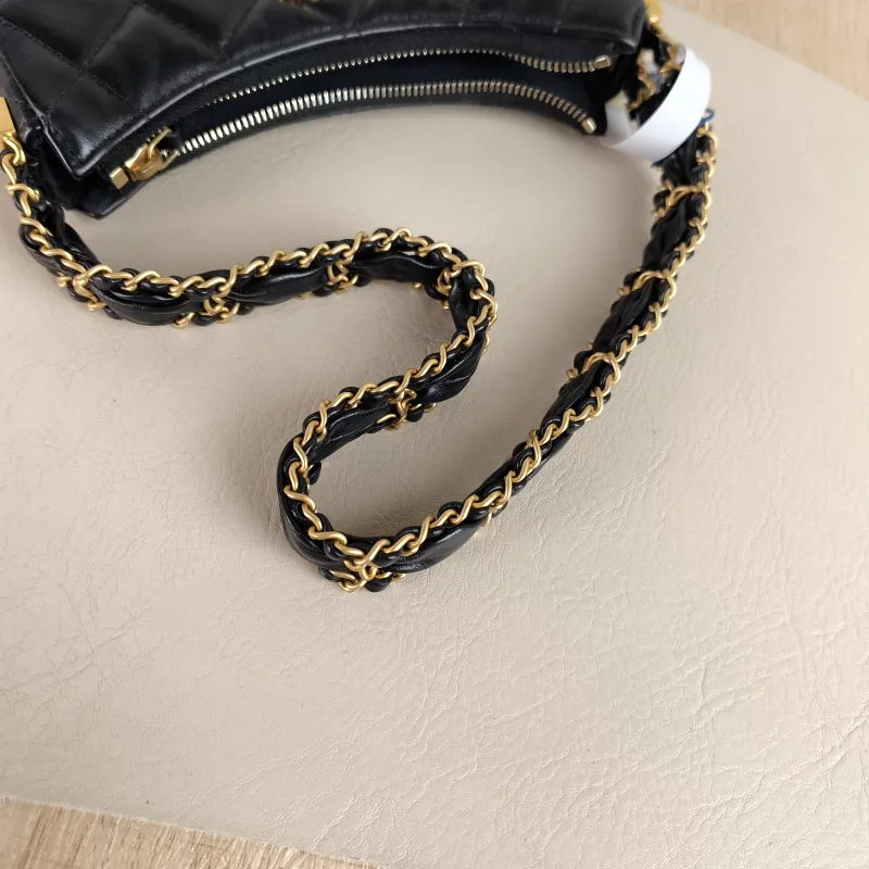 Chanel Shoulder Bag hobo 19 Black Lambskin Small 20 × 4.5 × 13 cm — detail view 12 of 12