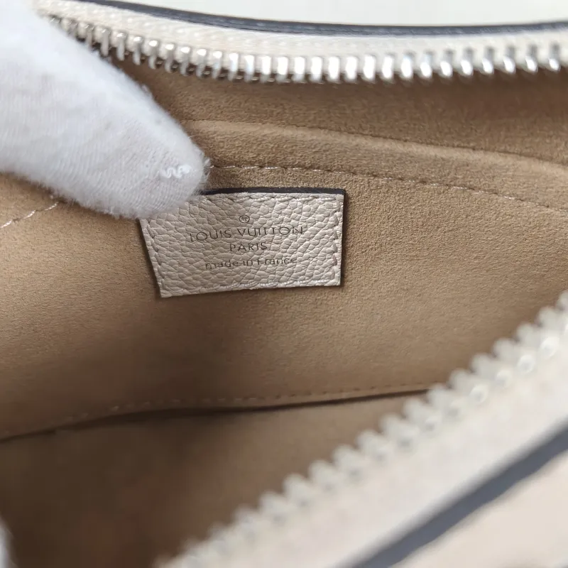 Louis Vuitton Shoulder Bag MARELLINI White Epi Embossed Calfskinmini19 × 6.5 × 13.5 cm — detail view 5 of 14