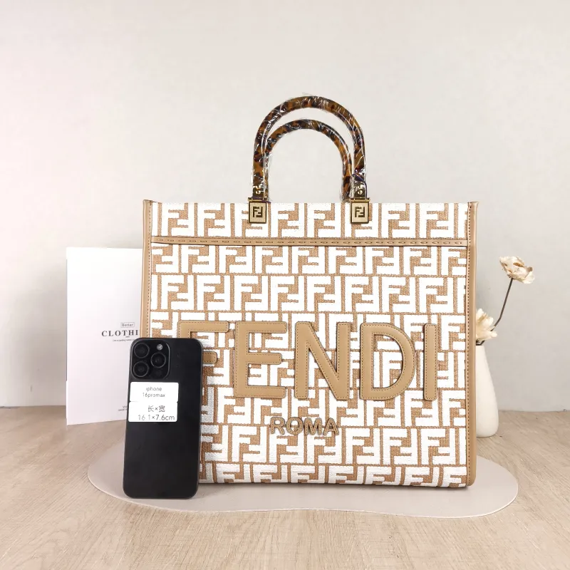 FENDI Top Handle Bag Sunshine Shopping Tote Medium 35 × 17 × 31 cm — cover view 4 of 5