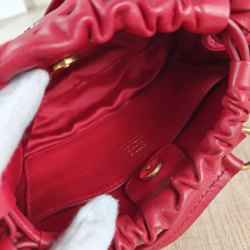 Miumiu Shoulder Bag Joie Shoulder Bag Red Lambskin 22 × 7 × 12 cm — detail view 1 of 11