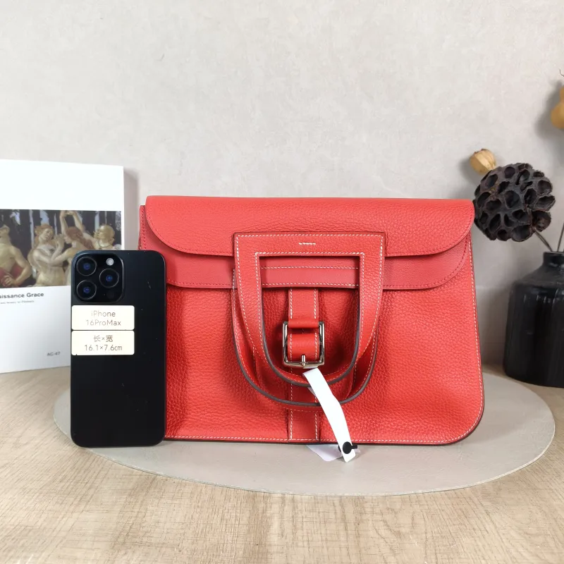 Hermès Shoulder Bag Halzan 31 Q5 Taurillon Clemence TC Calfskin Medium 31 × 9 × 28.5 cm A — cover view 4 of 5
