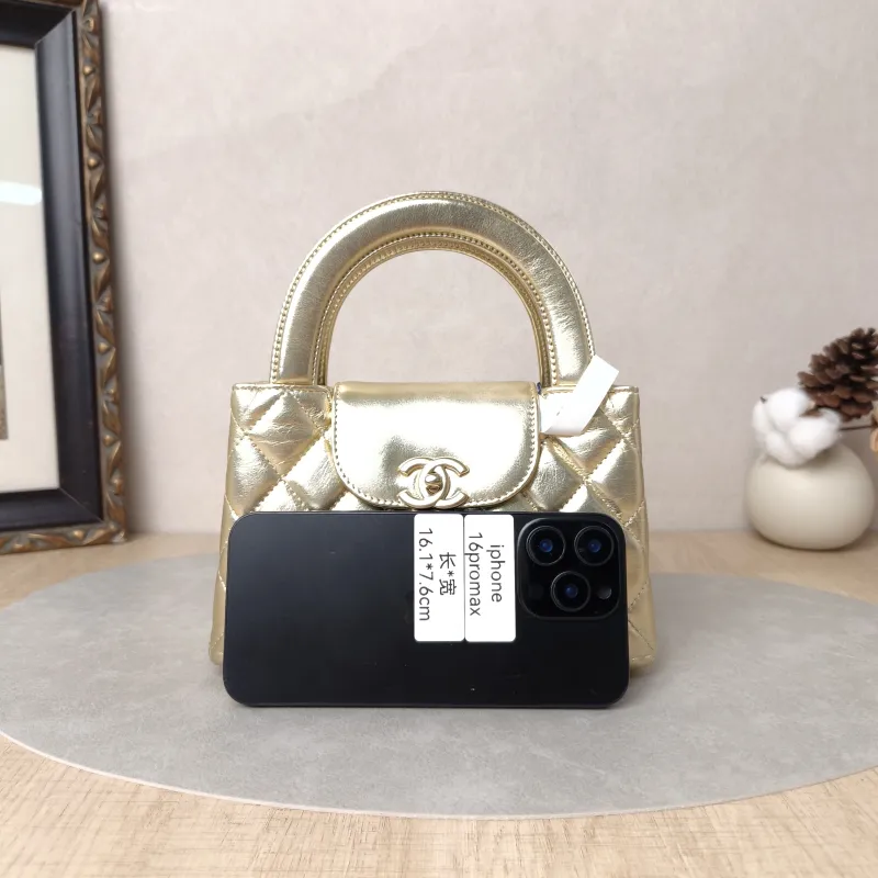 Chanel Crossbody Bag Kelly Gold Lambskin19 × 7 × 13 cm — cover view 2 of 6