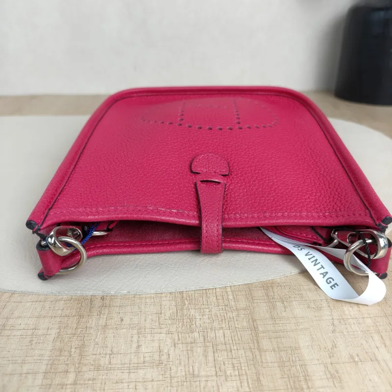 Hermès Crossbody Bag Evelyne Mini 16 Mini 16OD Rose Mexico Taurillon Clemence TC Calfskinmini17 × 5.5 × 18 cm — detail view 2 of 10