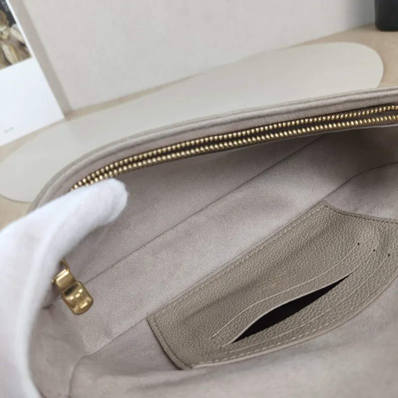 Louis Vuitton Crossbody Bag IVY Monogram Empreinte Embossed Calfskin Small 23.5 × 4.3 × 12 cm — detail view 7 of 13