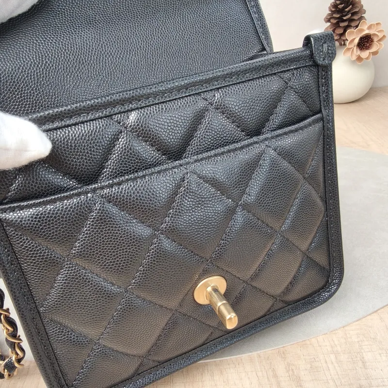 Chanel Crossbody Bag25b Messenger Bag Black Grained Calfskin Small17 × 7 × 16.5 cm — detail view 16 of 20