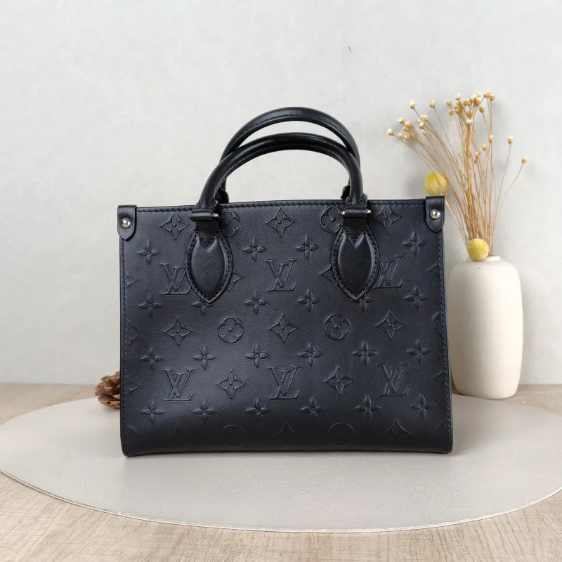 Louis Vuitton Shoulder Bag Onthego Black Calfskin Small 25 × 11.5 × 19 cm Shoulder Strap