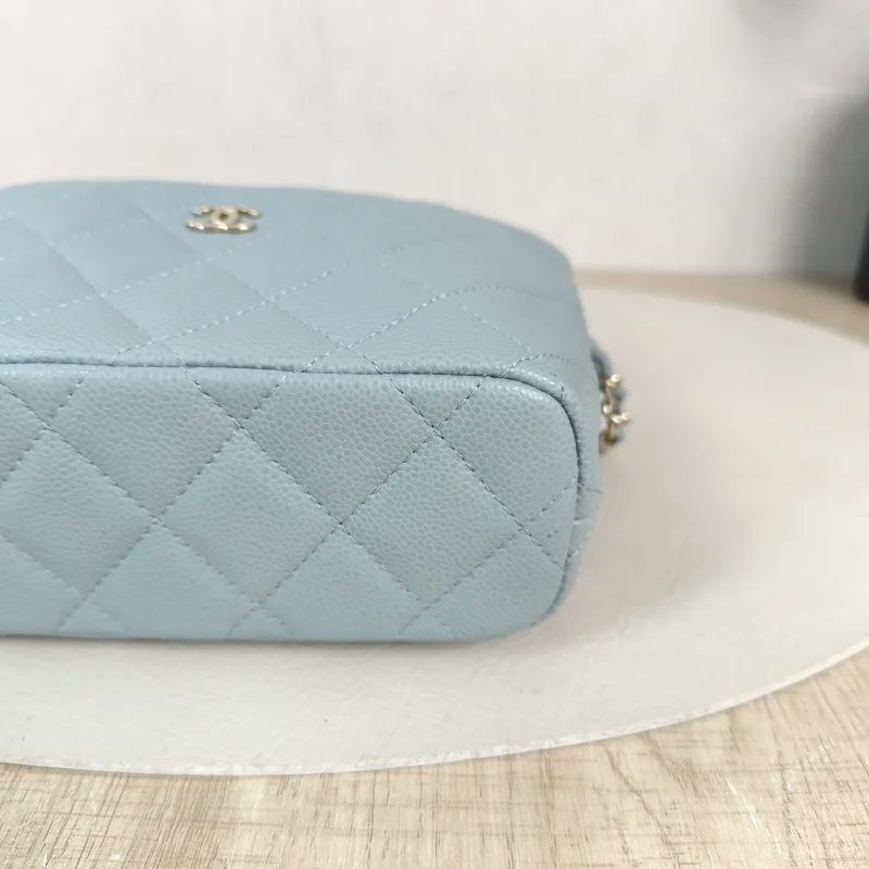 Chanel Crossbody Bag Crossbody Bag Blue Grained Calfskin One Size 21.5 × 7.5 × 19 cm — detail view 3 of 12