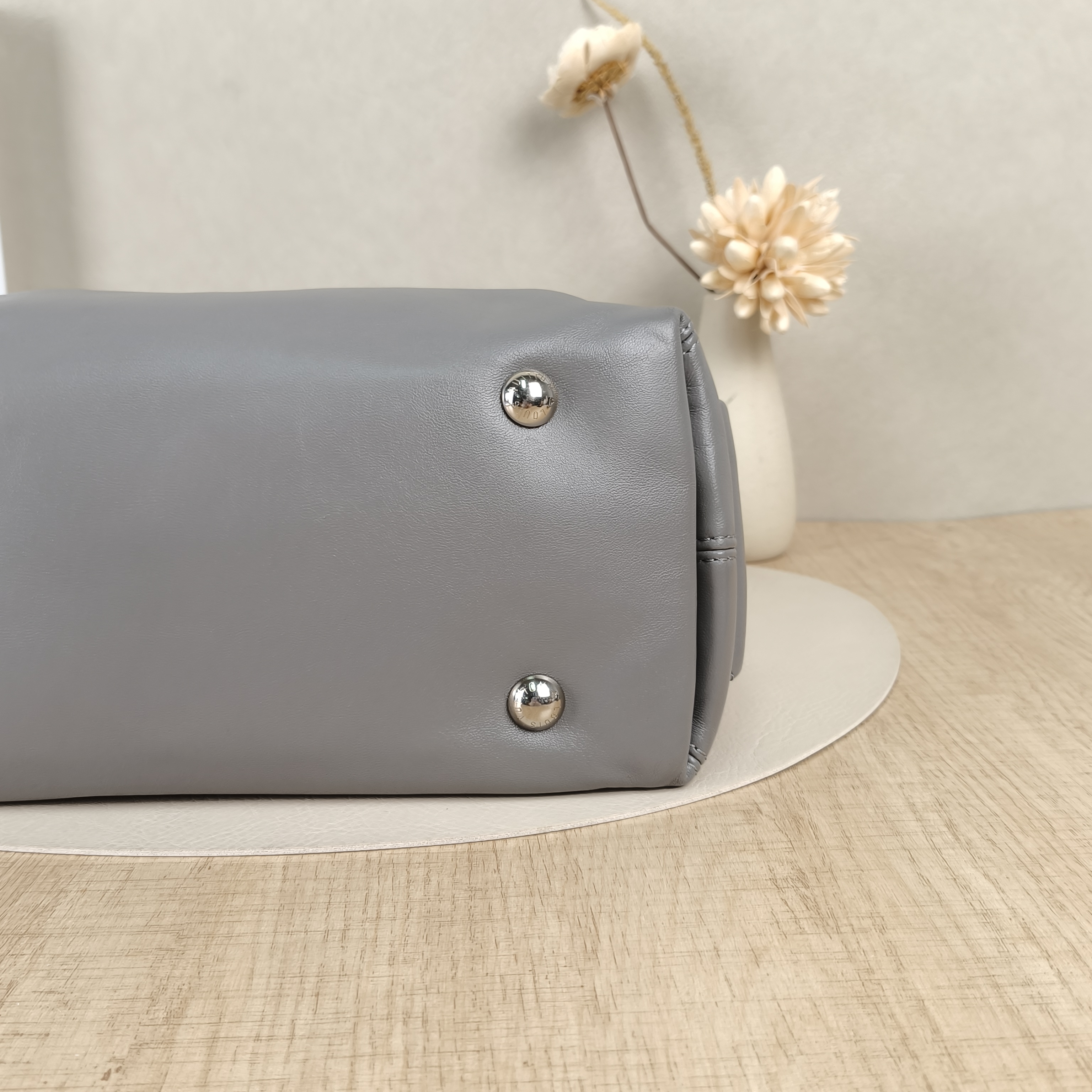 Louis Vuitton Crossbody Bag Carryall Cargo Vibe Grey SL ambskin Small33.5 × 15 × 23 cm — cover view 5 of 8