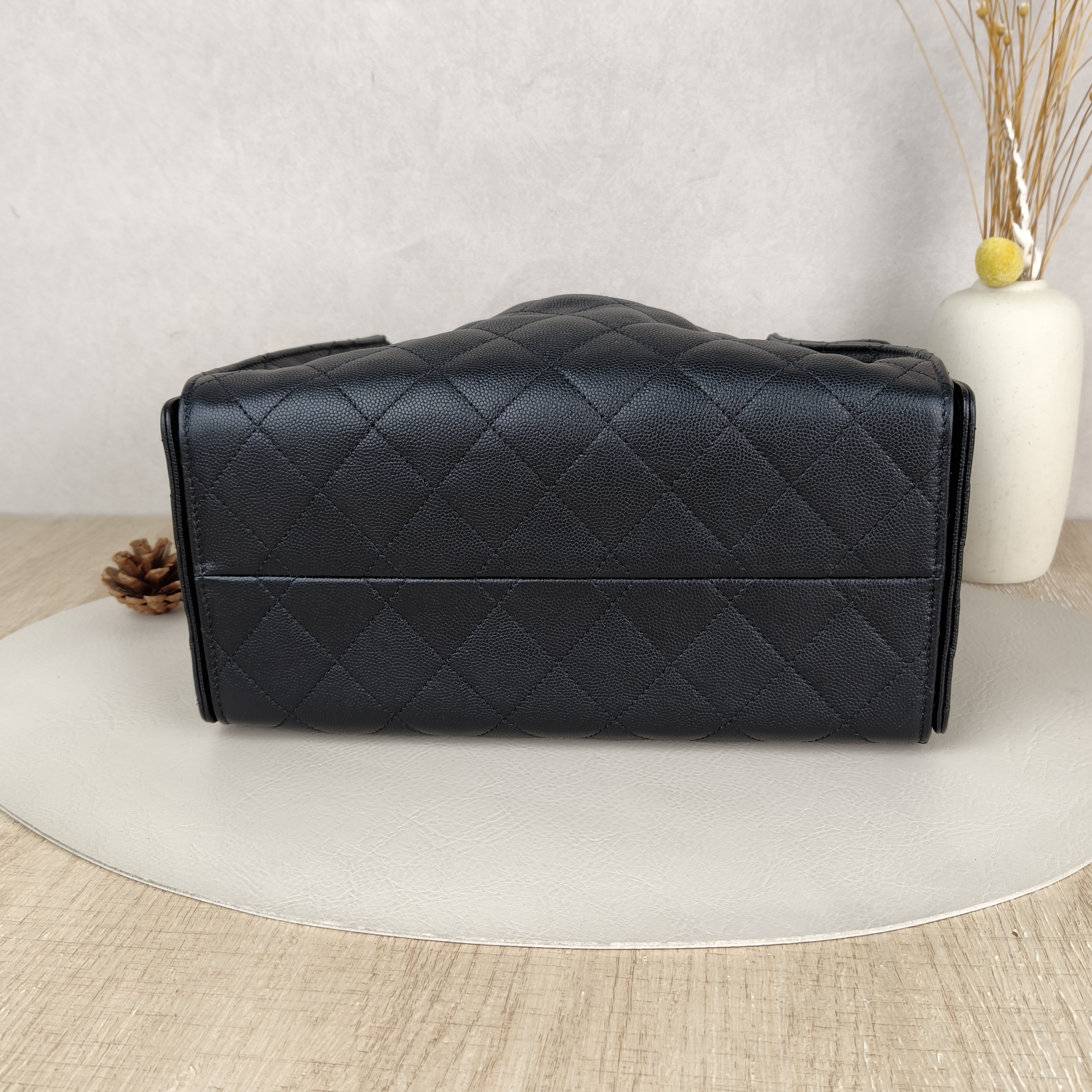 Chanel Shoulder Bag25Bag Black Grained Calfskin Small26 × 14 × 30 cm — cover view 5 of 10