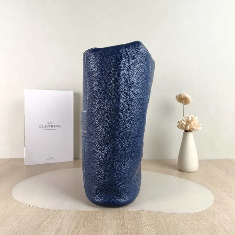 Hermès Shoulder Bag Shoulder Bag Blue TC Calfskin One Size 31 × 11 × 33 cm N — detail view 8 of 10