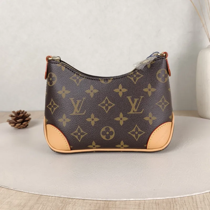 Louis Vuitton Crossbody Bag Boulogne PV Cnano19 × 8 × 13 cm