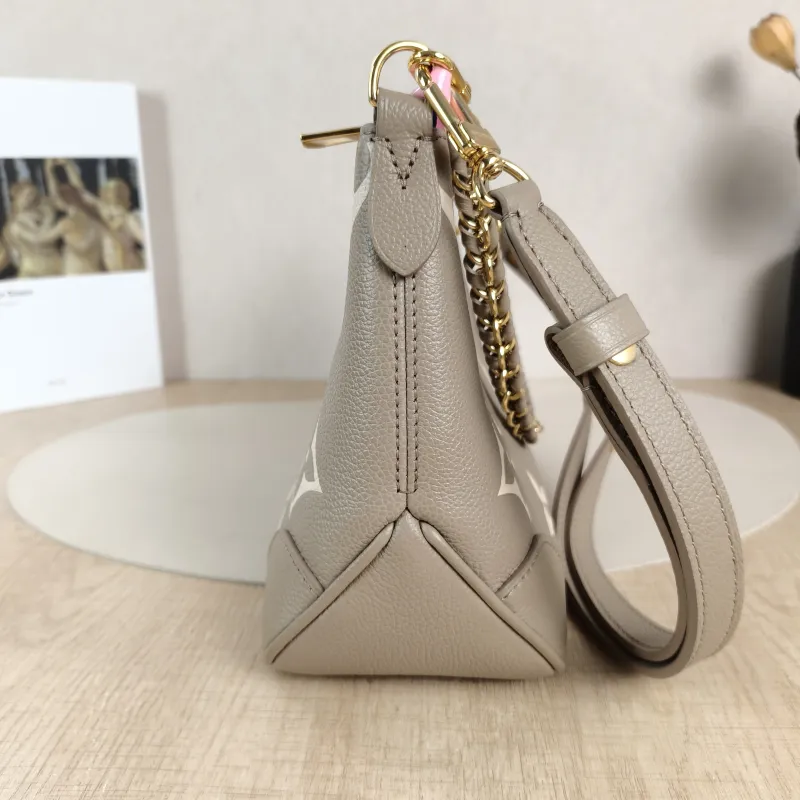 Louis Vuitton Crossbody Bag Boulogne Empreinte Embossed Calfskin Small26 × 9.5 × 16 cm — detail view 11 of 12