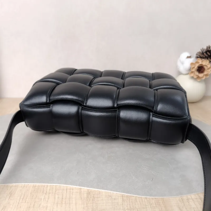 Bottega Veneta Crossbody Bag Padded Cassette Woven Black Lambskin Medium 26 × 8 × 18 cm — detail view 3 of 12