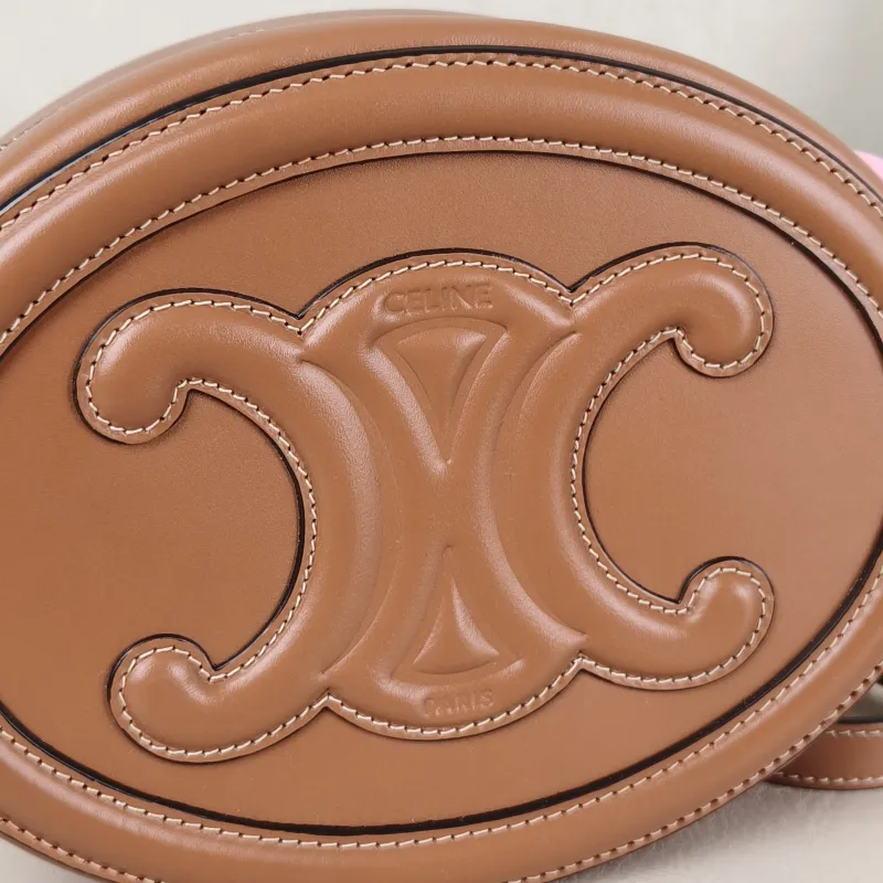 CELINE Crossbody Bag Cuir Triomphe Brown Calfskin Large 20 × 6 × 15 cm — detail view 10 of 10