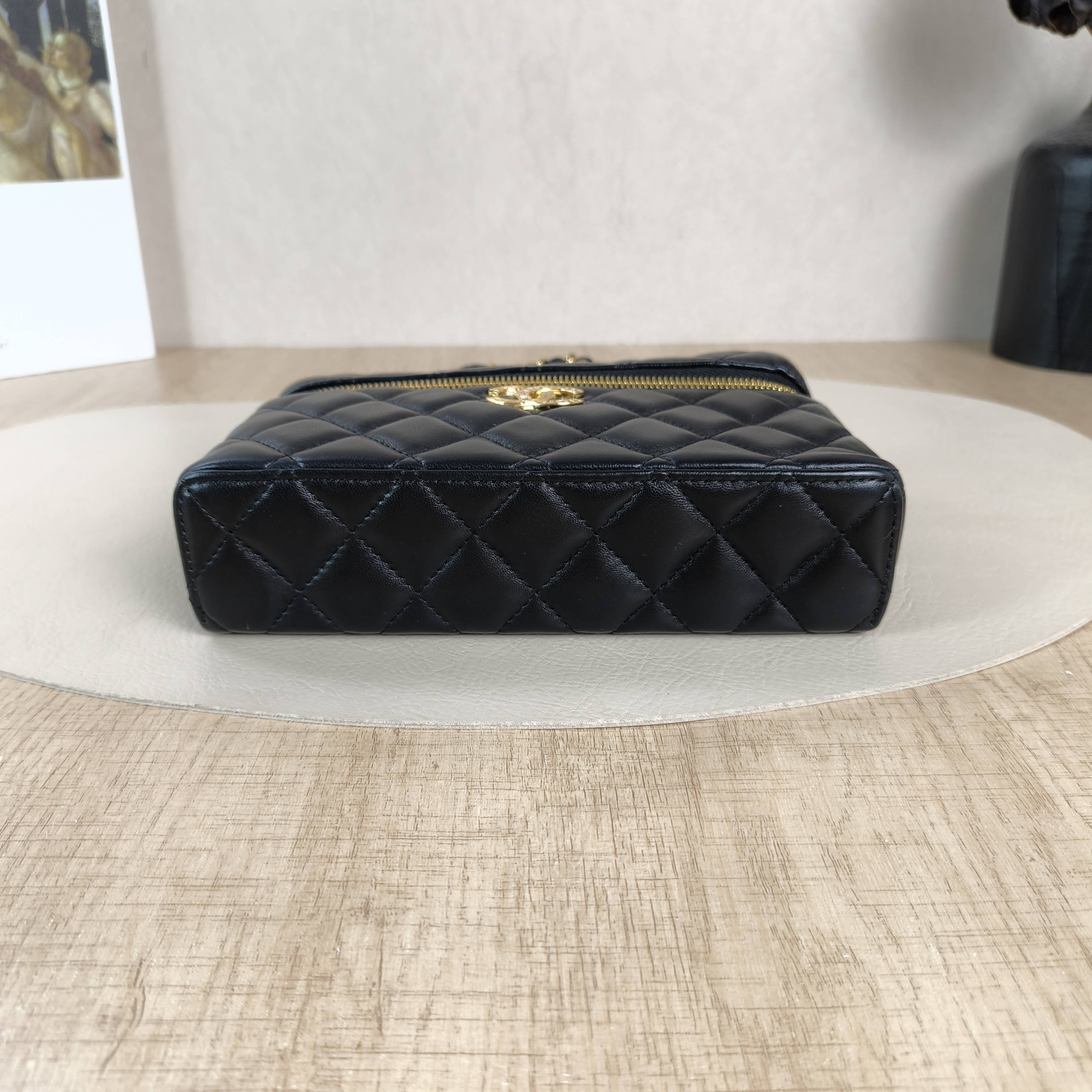 Chanel Crossbody Bag lp Box Bag Black Lambskin One Size19.5 × 5 × 17 cm — cover view 3 of 5