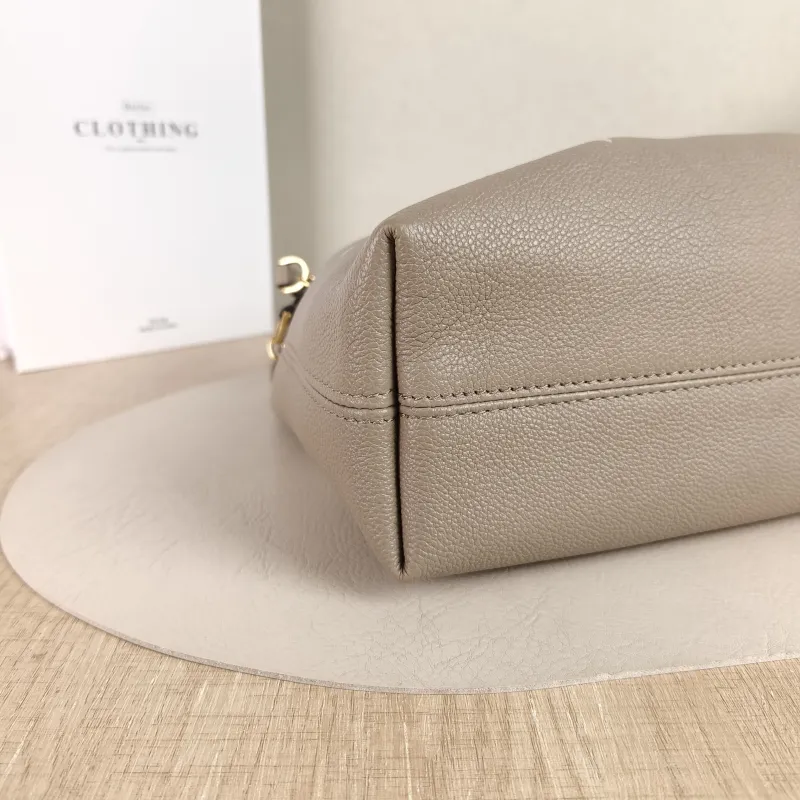 Louis Vuitton Crossbody Bag BUNDLE Empreinte Embossed Calfskin Medium28 × 11.5 × 20 cm — detail view 6 of 9