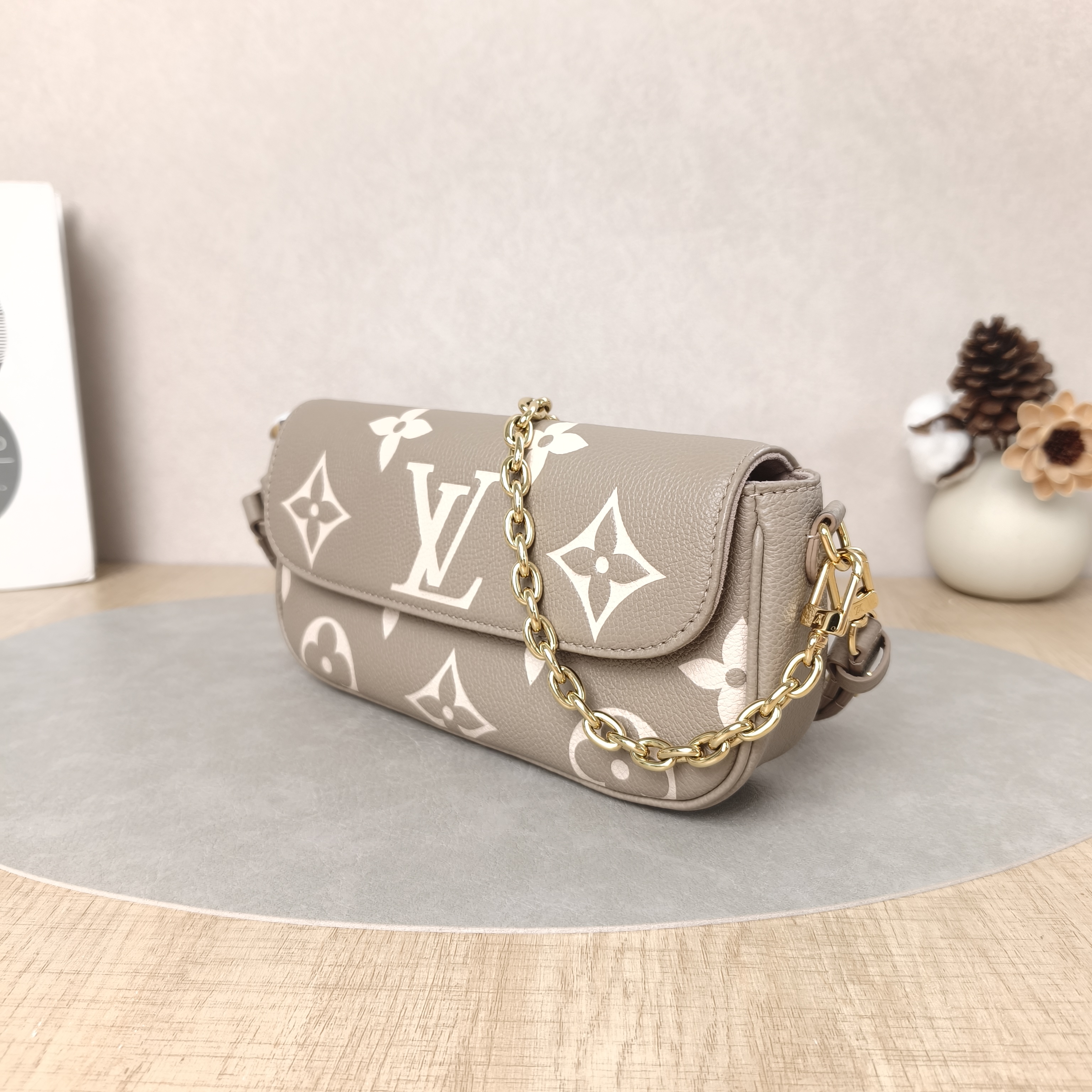 Louis Vuitton Crossbody Bag IVY Empreinte Embossed Calfskin Monogram Small23.5 × 4.3 × 12 cm — cover view 5 of 6