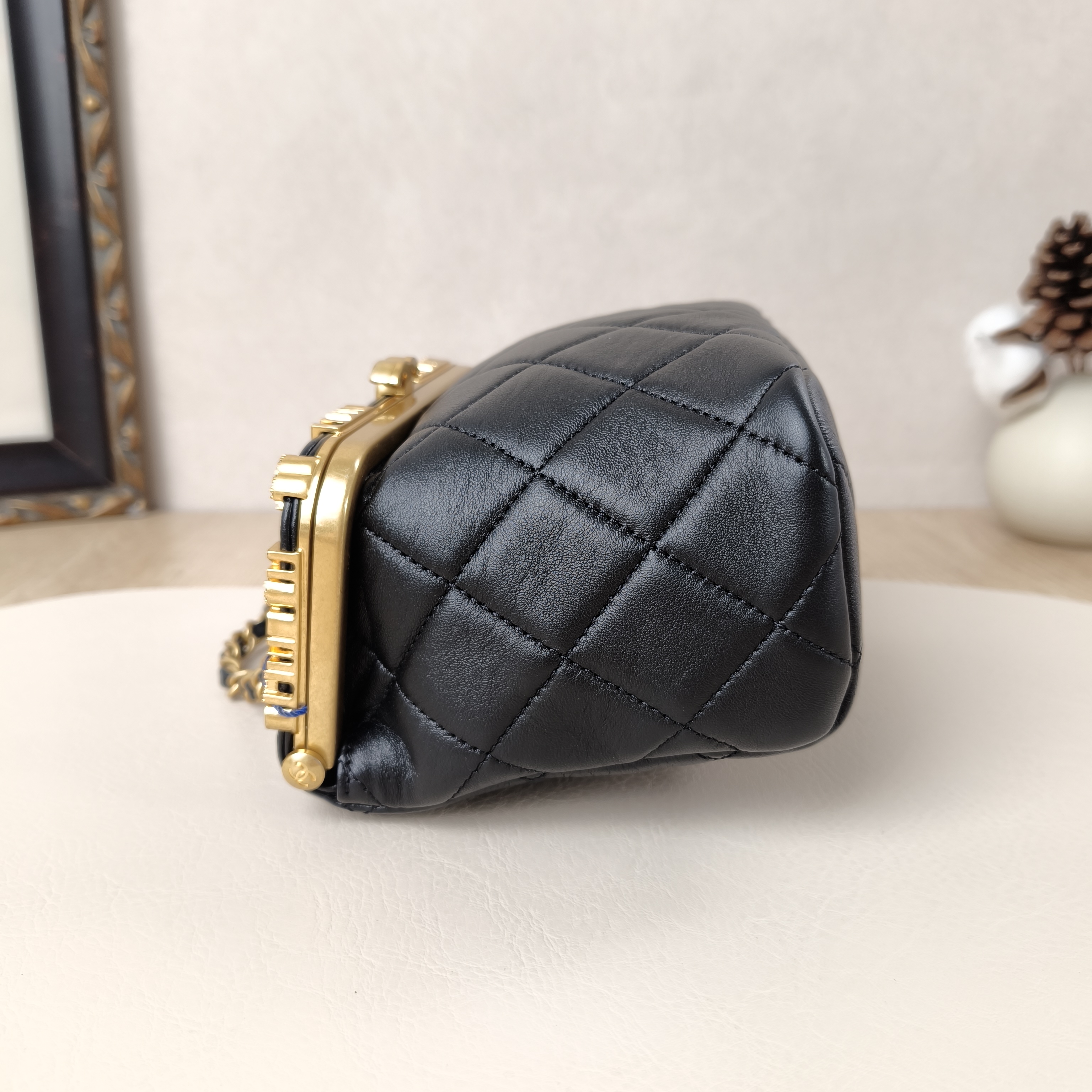 Chanel Crossbody Bag23c Box Bag Black Lambskin One Size16 × 8 × 13 cm — cover view 2 of 11
