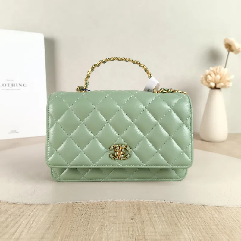 Chanel Crossbody Bag Edition woc Green Lambskin Mini 19.2 × 3.5 × 12.3 cm