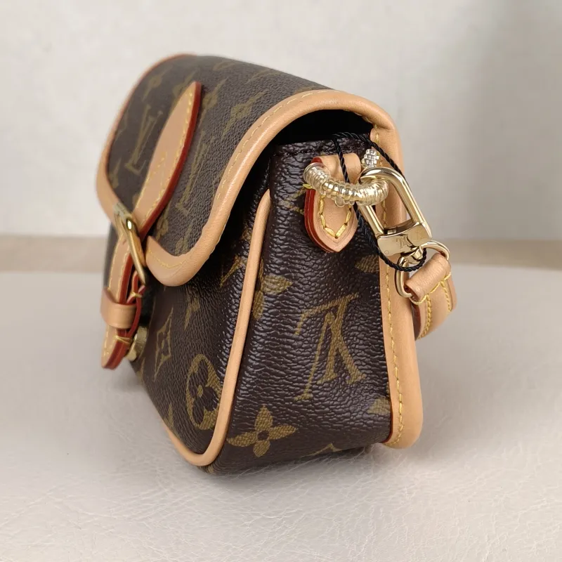 Louis Vuitton Crossbody Bag Diane Baguette Bag Monogram PV Cnano19 × 6 × 10.5 cm — detail view 9 of 12