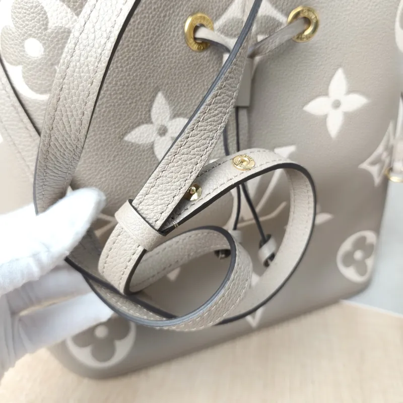 Louis Vuitton Shoulder Bag NÉONOÉ Bucket Bag · White Empreinte Embossed Calfskin Medium 26 × 17.5 × 26 cm — detail view 7 of 13