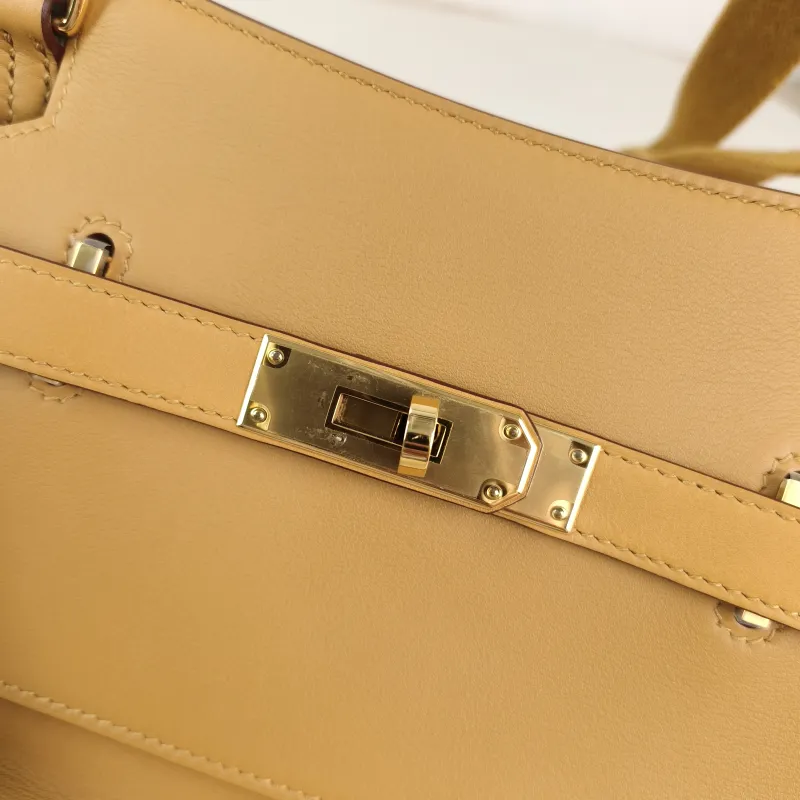 Hermès Crossbody Bag Jypsiere 23 4B Swift Calfskin Mini 23 × 5 × 17 cm W — detail view 4 of 12