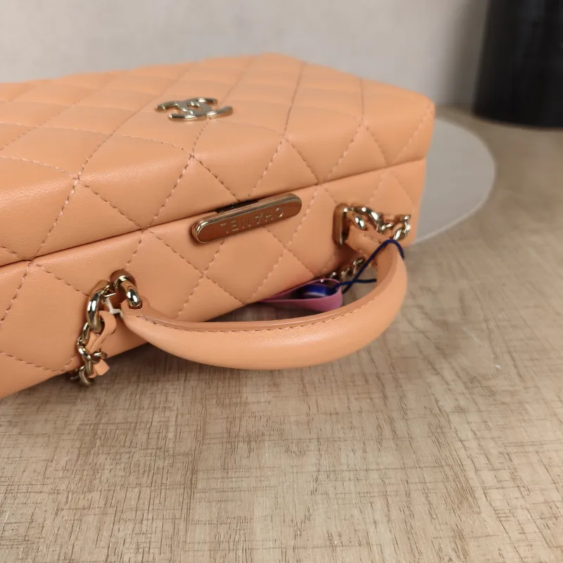 Chanel Crossbody Bag Box Bag Pink Lambskin One Size18.5 × 7 × 12 cm — detail view 11 of 11