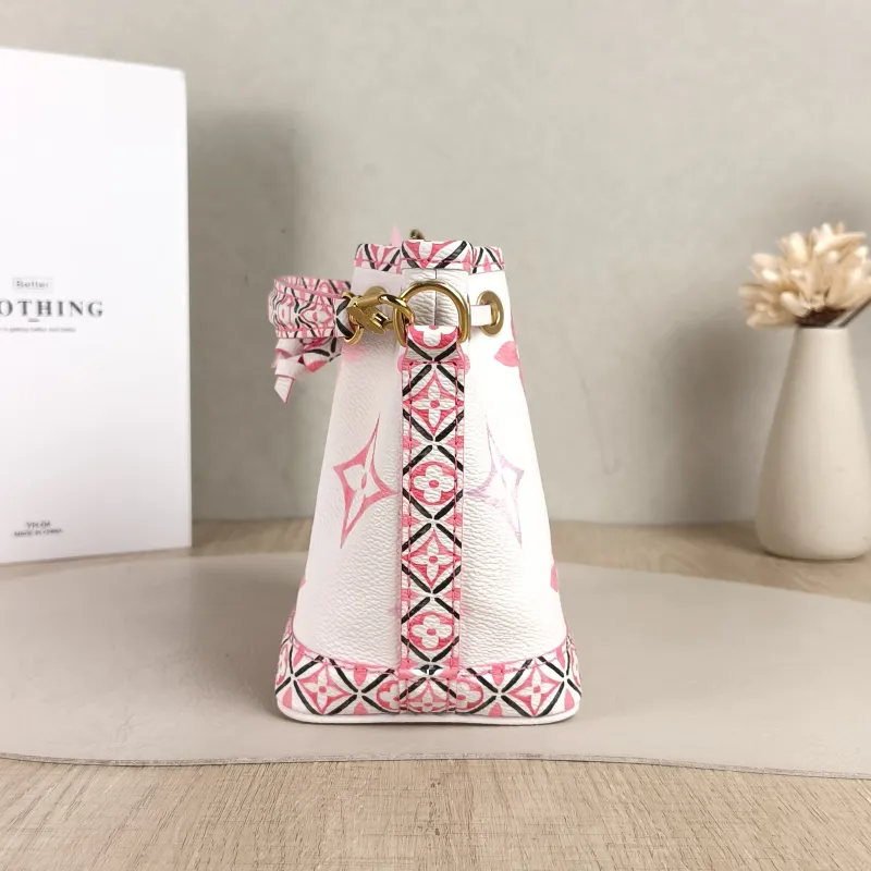Louis Vuitton Crossbody Bag NANO NOÉ Bucket Bag Nano Collection PV Cnano13 × 10 × 16 cm — detail view 5 of 8