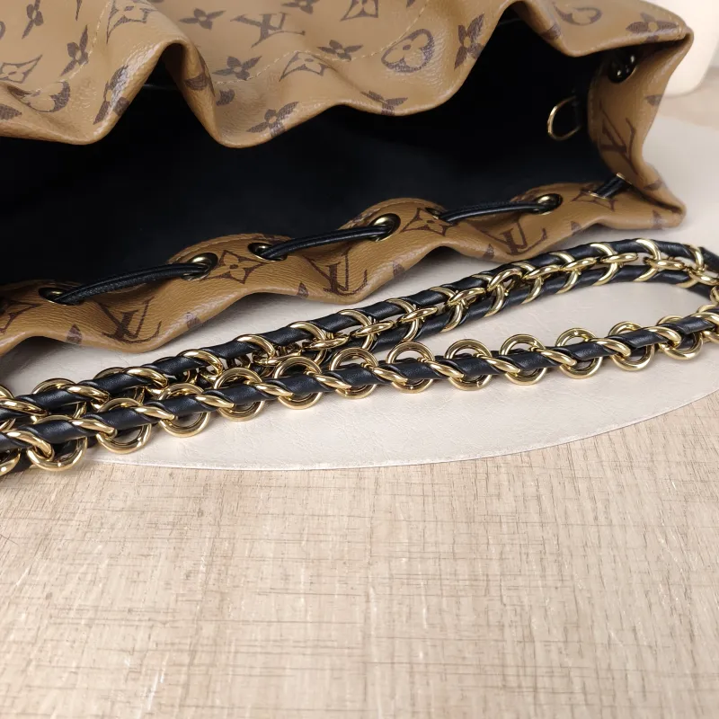 Louis Vuitton Shoulder Bag NOÉ TRUNK Monogram PVC Small 23 × 8 × 27 cm — detail view 7 of 8