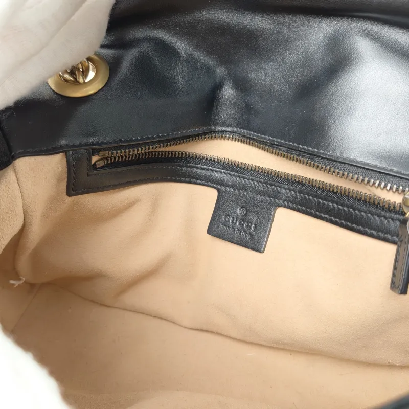 GUCCI Crossbody Bag GG Marmont Medium Marmont 26 Black CC alfskin Medium 26 × 7 × 15 cm — detail view 10 of 12