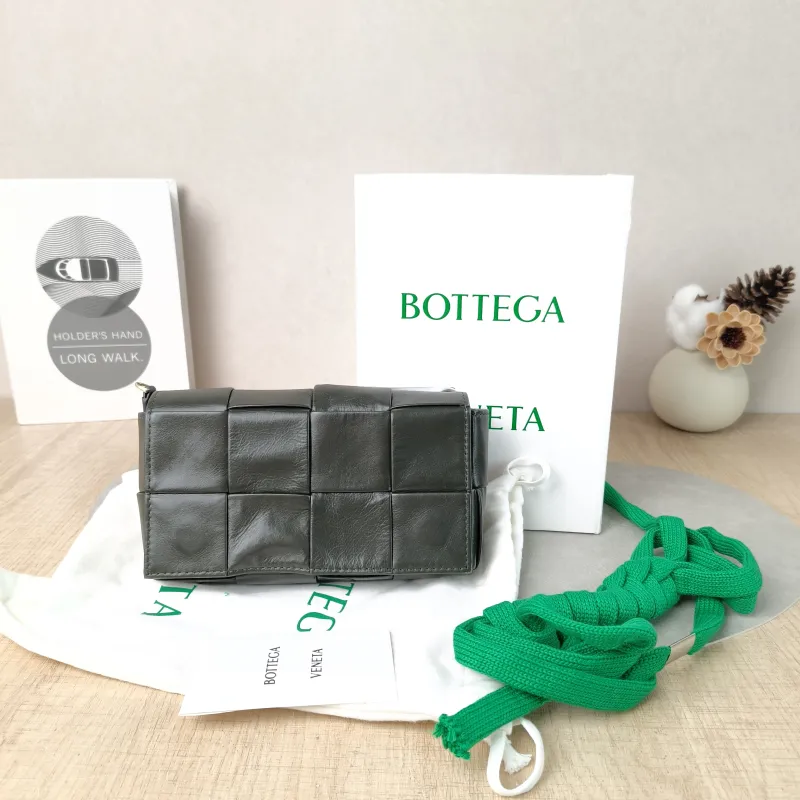 Bottega Veneta Crossbody Bag Cassette Woven Calfskin 18 × 5 × 9.5 cm — cover view 5 of 6