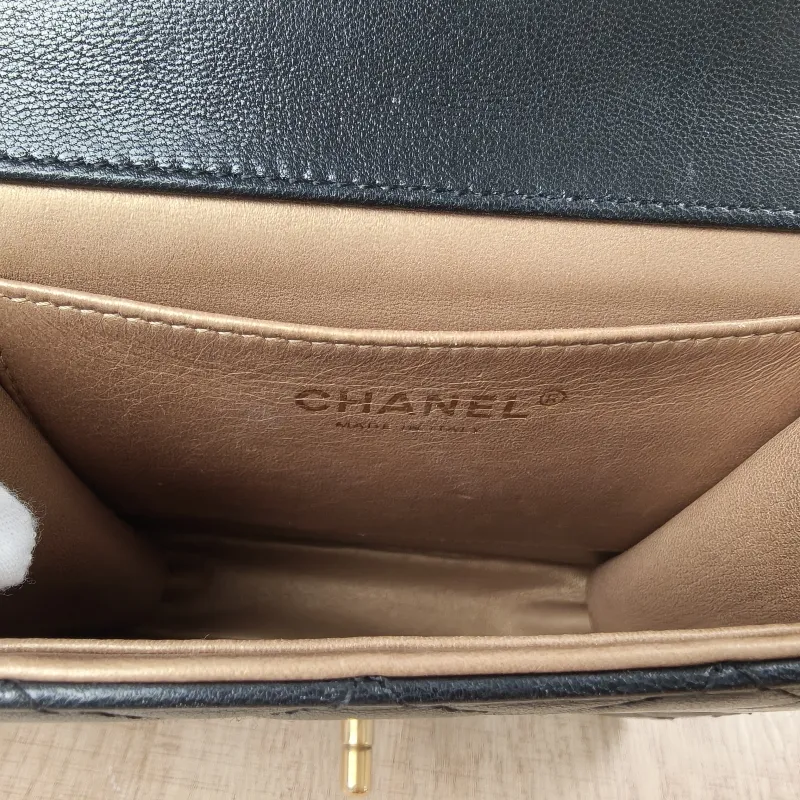 Chanel Crossbody Bag Crossbody Bag Black Calfskin15.5 × 5 × 15 cm — detail view 12 of 20