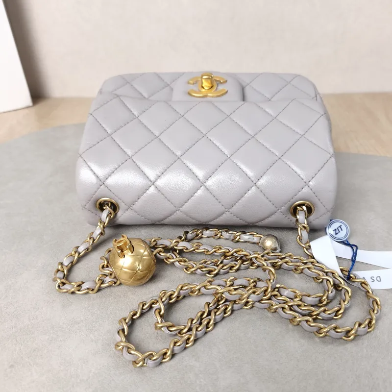 Chanel Crossbody Bag Grey Lambskin One Size17 × 8 × 13.5 cm — detail view 13 of 15