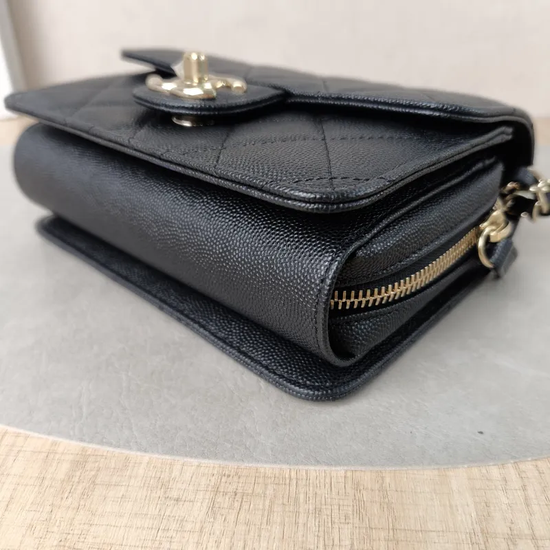 Chanel Crossbody Bag Edition Black Grained Calfskin 18 × 6 × 13.5 cm Microchip Edition — detail view 12 of 14