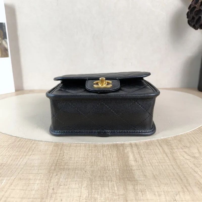Chanel Crossbody Bag Messenger Bag Black Grained Calfskin 17 × 6 × 16 cm — cover view 3 of 6
