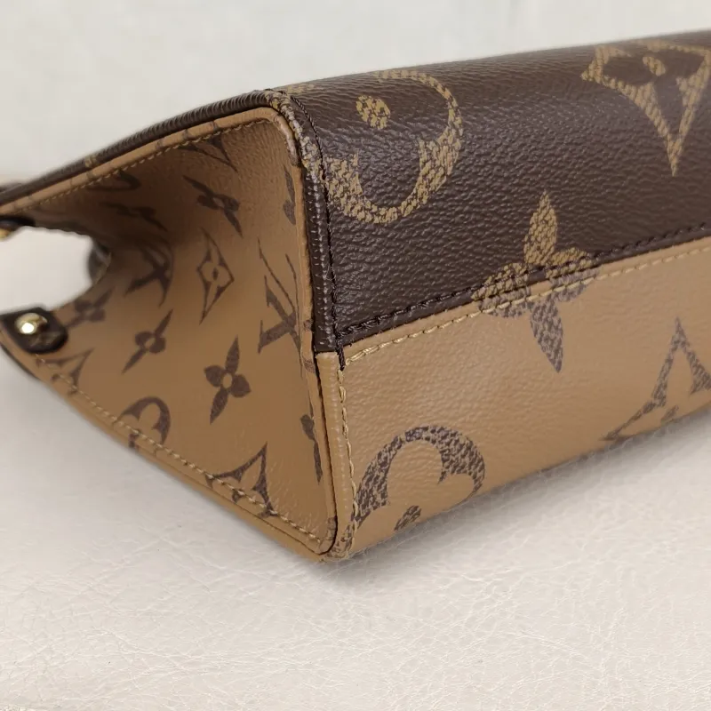 Louis Vuitton Crossbody Bag Onthego BB Monogram PVC BB 18 × 8.5 × 15 cm — detail view 11 of 11