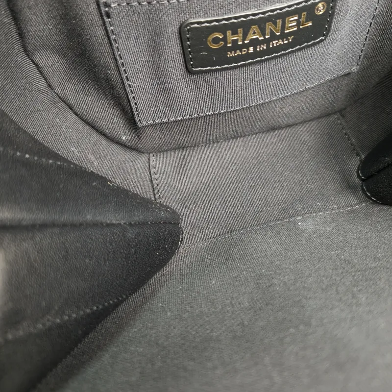 Chanel Crossbody Bag logo Crossbody Bag Black Lambskin One Size 18 × 6 × 16.5 cm — detail view 7 of 10