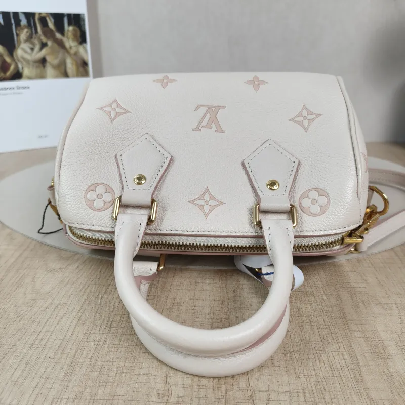 Louis Vuitton Crossbody Bag Speedy20Beige · Pink Empreinte Embossed Calfskin Small20.5 × 12 × 13.5 cm — detail view 2 of 12