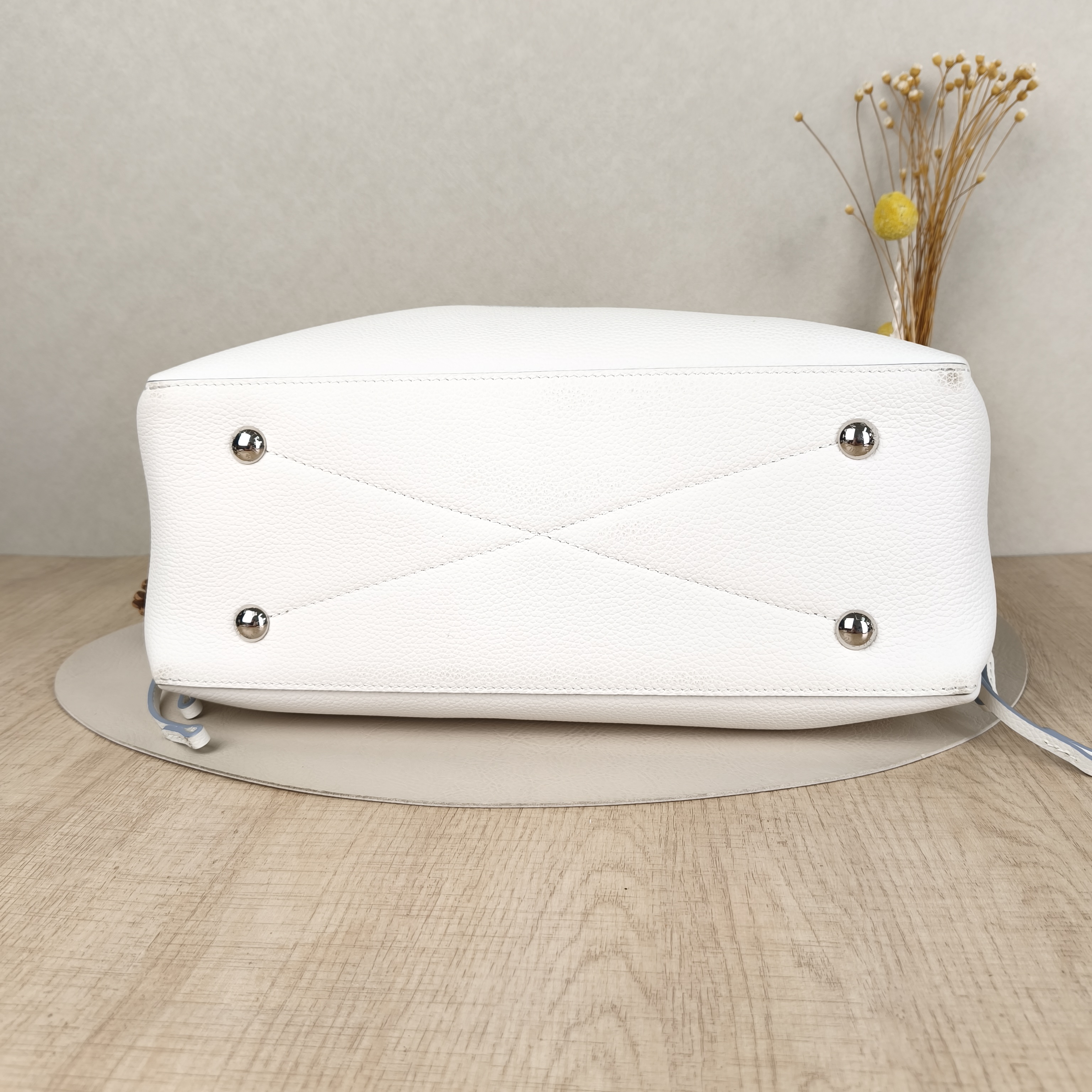Louis Vuitton Top Handle Bag BELLA TOTE White · Blue Calfskin 32 × 13 × 23 cm — cover view 2 of 5
