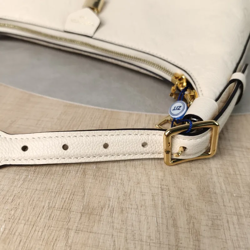 Louis Vuitton Shoulder Bag SAC SPORT Shoulder Bag White Calfskin One Size27 × 10.5 × 22 cm — detail view 5 of 15