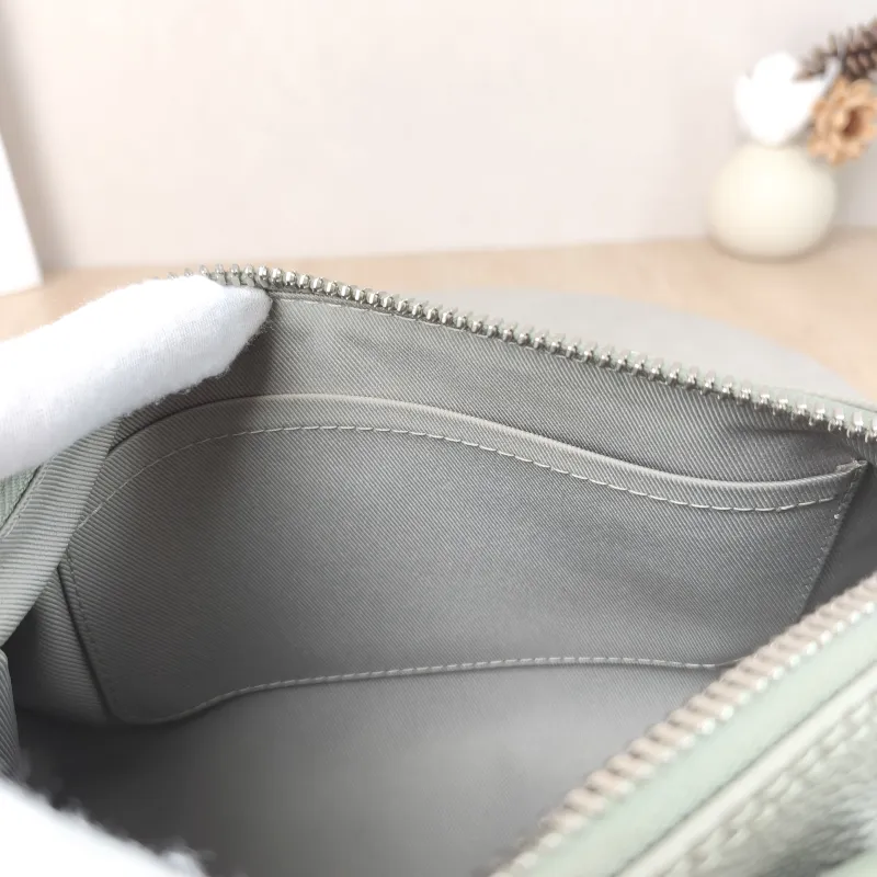 Louis Vuitton Crossbody Bag Keepall 25 PVC Medium 25 × 11 × 15 cm — detail view 4 of 11