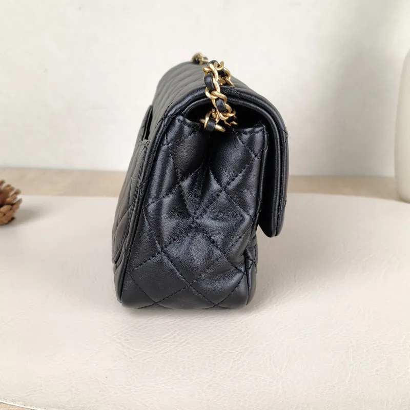 Chanel Crossbody Bag Black Lambskinmini17 × 8 × 13.5 cm — detail view 3 of 16