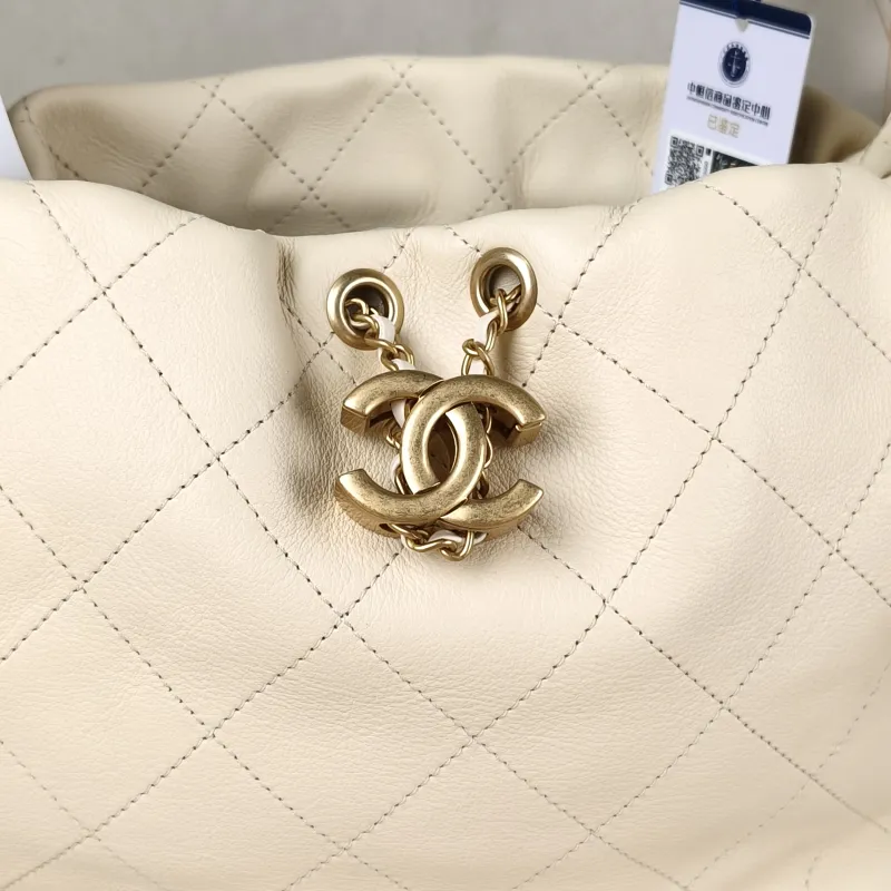 Chanel Crossbody Bag 26c hobo Beige Calfskin One Size 32 × 12 × 24 cm — detail view 6 of 9