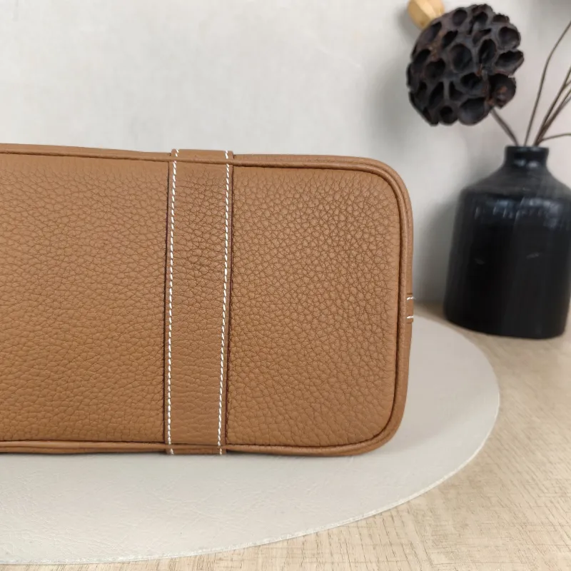 Hermès Top Handle Bag Garden Party 30 30 Negonda Calfskin Medium 30 × 13 × 21 cm K — detail view 4 of 11