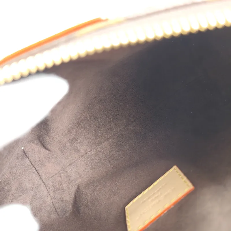 Louis Vuitton Shoulder Bag Pochette Hills Monogram PVC One Size 18.5 × 6.5 × 11 cm — detail view 6 of 10