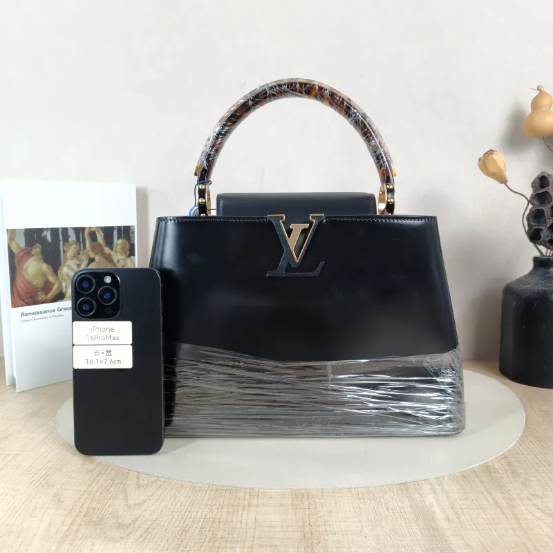 Louis Vuitton Top Handle Bag Capucines Black Calfskin Medium31.5 × 11 × 20 cm — cover view 2 of 5