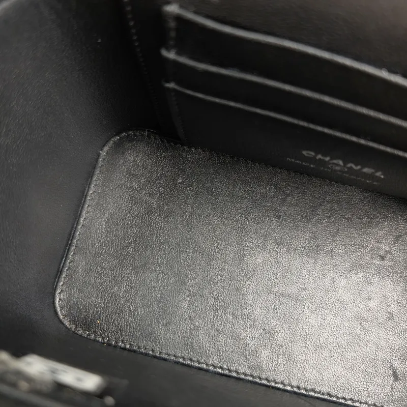 Chanel Crossbody Bag Edition Black Lambskin Mini 16 × 8 × 9.5 cm — detail view 3 of 12