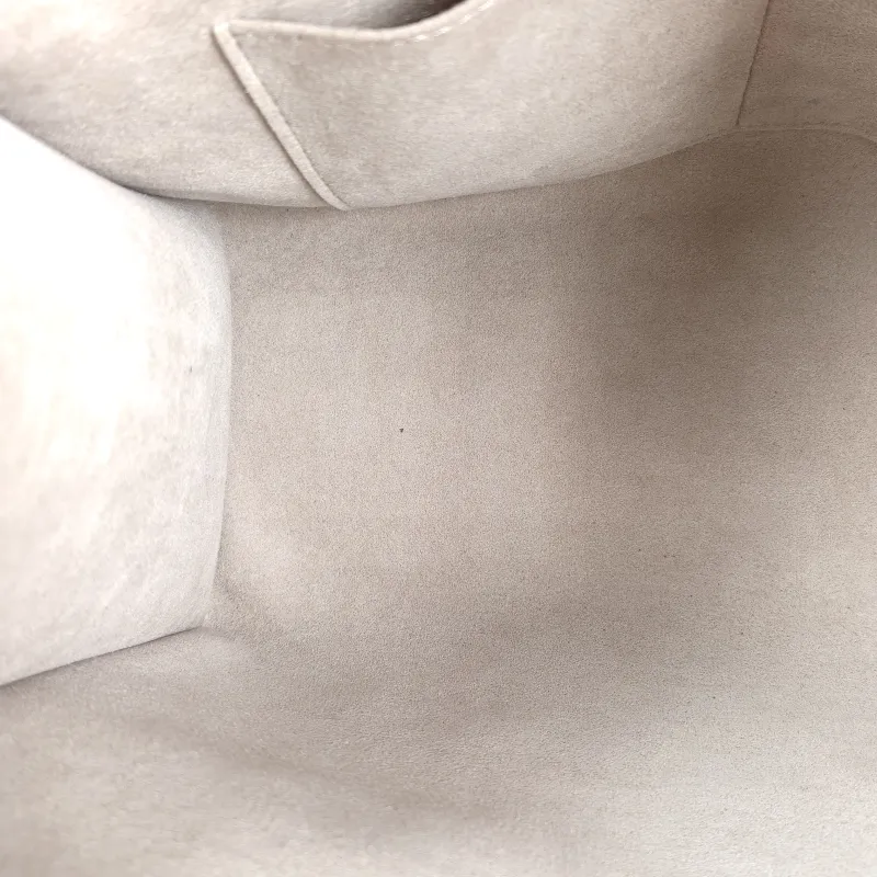 Louis Vuitton Shoulder Bag Onthego Medium · White Monogram Empreinte Embossed Calfskin Medium 35 × 14 × 27 cm — detail view 7 of 11
