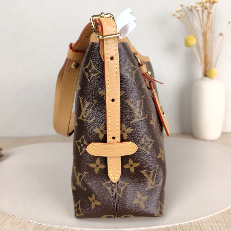 Louis Vuitton Shoulder Bag Carryall East West Monogram PVC 36 × 10 × 19 cm — detail view 8 of 13